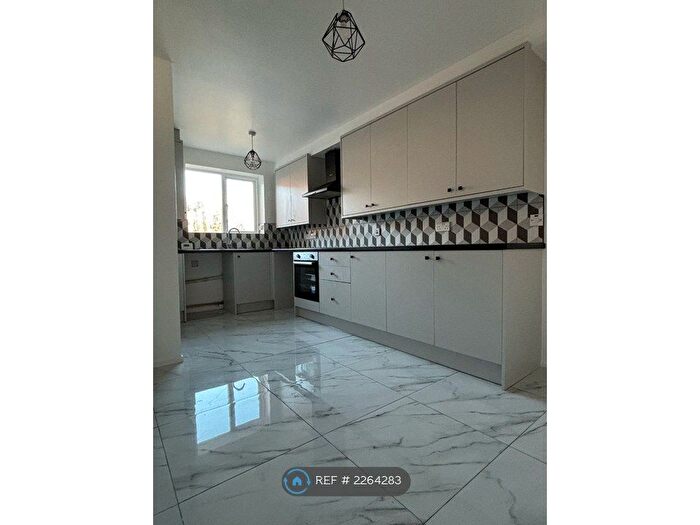 3 Bedroom Semi-Detached House To Rent In Holborough Road, Snodland, ME6