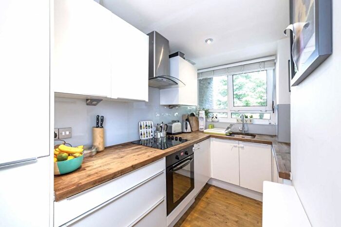 1 Bedroom Flat To Rent In Tooting Bec Road, Tooting Bec, SW17