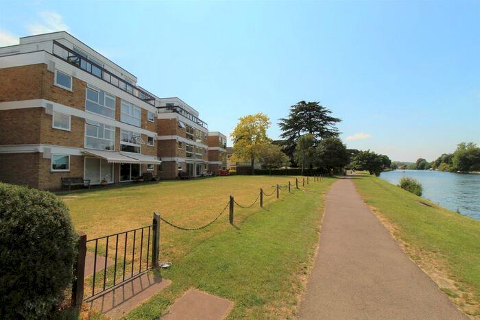 2 Bedroom Flat To Rent In Thames Side, Staines-Upon-Thames, TW18