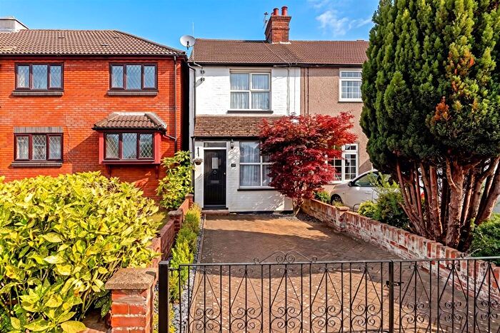 3 Bedroom House For Sale In St. Annes Road, London Colney, St. Albans, AL2