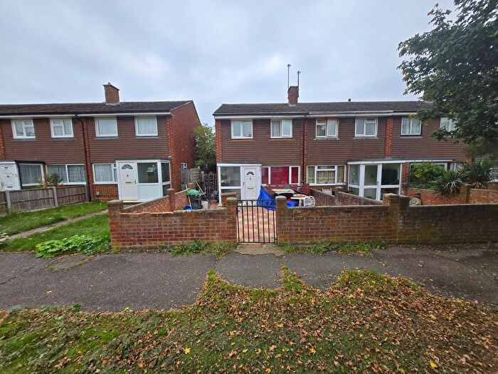 3 Bedroom End Of Terrace House For Sale In Hickling Close, Bedford, MK40