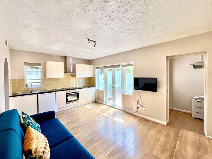 1 Bedroom Maisonette To Rent In Raywood Close, Harlington, UB3