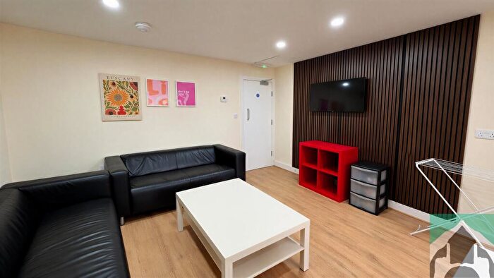 6 Bedroom Terraced House To Rent In Hubert Road, Birmingham, B29
