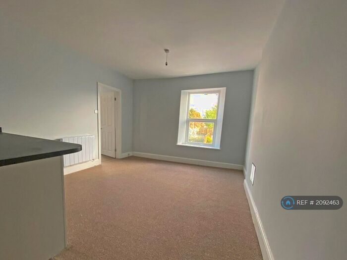 2 Bedroom Flat To Rent In Anchor House, Bickington, Barnstaple, EX31