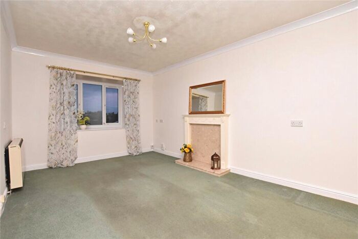 2 Bedroom Apartment For Sale In Sandbed Lawns, Leeds, West Yorkshire, LS15