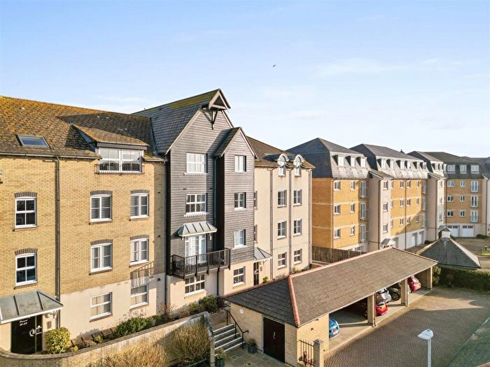 2 Bedroom Flat For Sale In Admiralty Way, Eastbourne, BN23