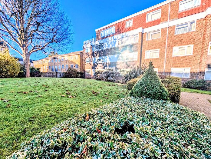1 Bedroom Flat To Rent In Hill Court, Deer Park Close, Kingston Upon Thames, KT2