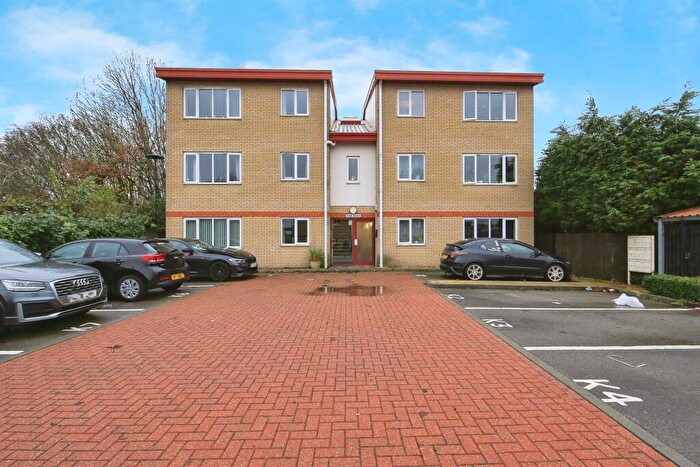 2 Bedroom Flat For Sale In Sandringham Road, Peterborough, PE4