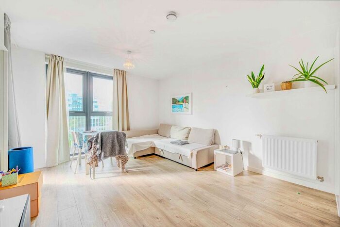 1 Bedroom Flat To Rent In Lakeside Drive, London, NW10