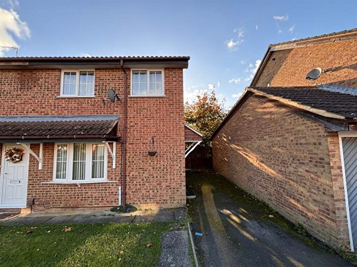 3 Bedroom Semi-Detached House To Rent In Edinburgh Close, Market Harborough, LE16