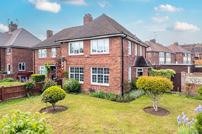 3 Bedroom End Of Terrace House For Sale In Winchester Crescent, Gravesend, DA12
