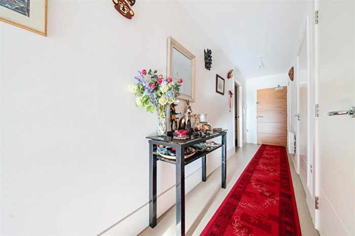 2 Bedroom Flat For Sale In Lime Street, Bedford, MK40