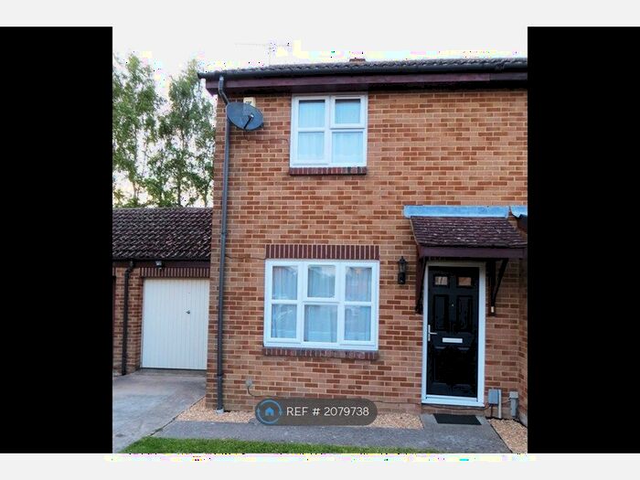 3 Bedroom Semi-Detached House To Rent In Ash Tree Close, Farnborough, GU14