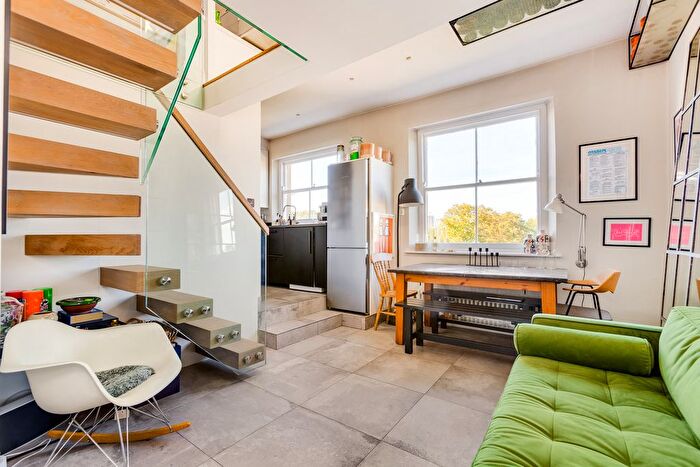 2 Bedroom Flat For Sale In Ladbroke Grove, London, W10