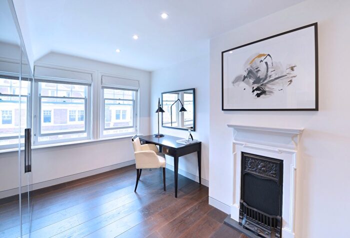 2 Bedroom Flat To Rent In Duke Street, Mayfair, London, W1K