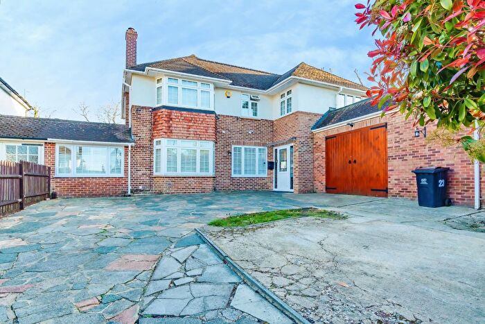 5 Bedroom Detached House For Sale In Cheyne Close, Bromley, BR2