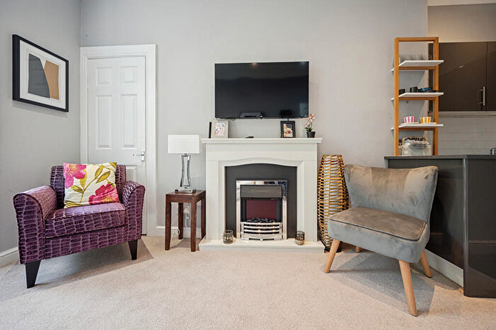 1 Bedroom Apartment For Sale In /, Laurel Place, Thornwood, G11