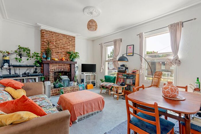 2 Bedroom Flat To Rent In Kemble Road, London, SE23