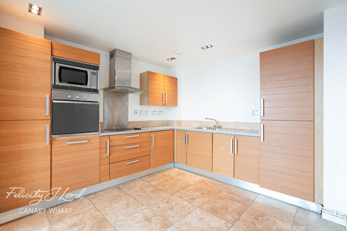 2 Bedroom Flat For Sale In City Tower, Limeharbour, London, E14