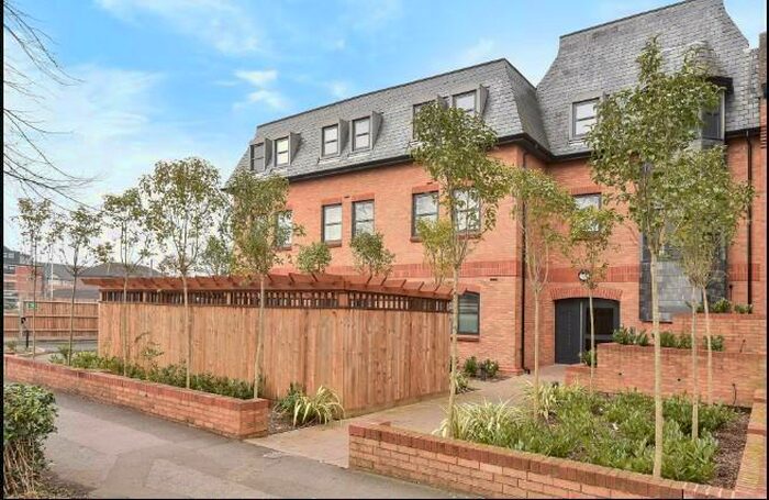 1 Bedroom Apartment To Rent In Slough, Berkshire, SL1