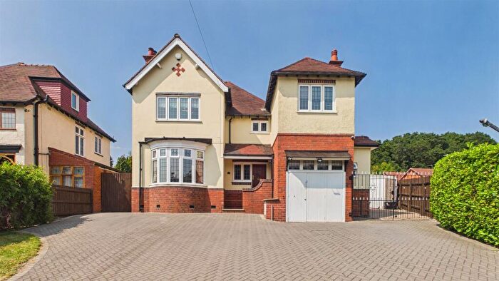 3 Bedroom Detached House For Sale In Barrs Road, Cradley Heath, B64