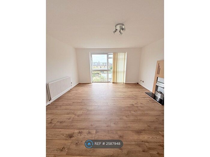 2 Bedroom Flat To Rent In Haydon Park Road, London, SW19