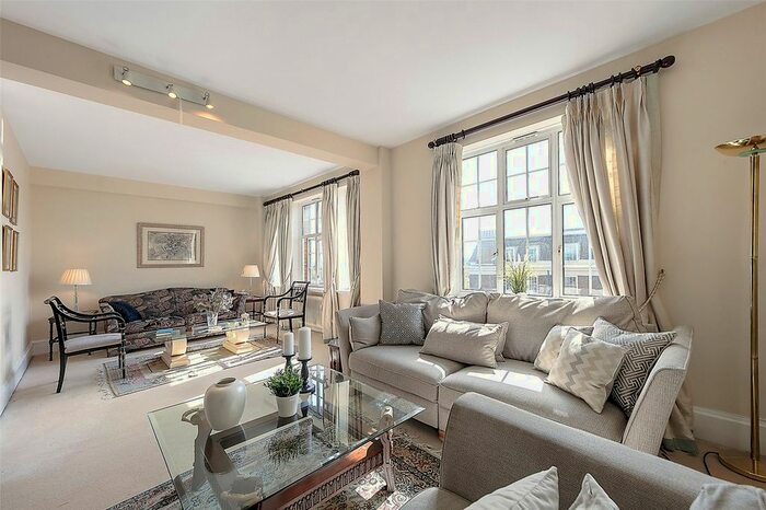 2 Bedroom Flat To Rent In Kenton Court, Kensington High Street, London, W14