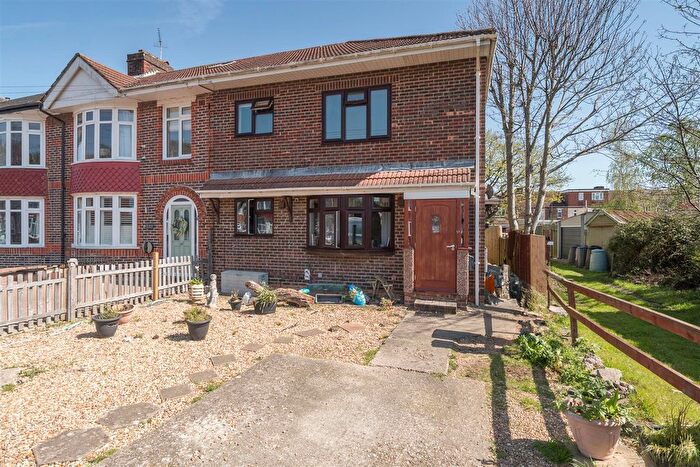 2 Bedroom Flat For Sale In Westley Grove, Fareham, PO14