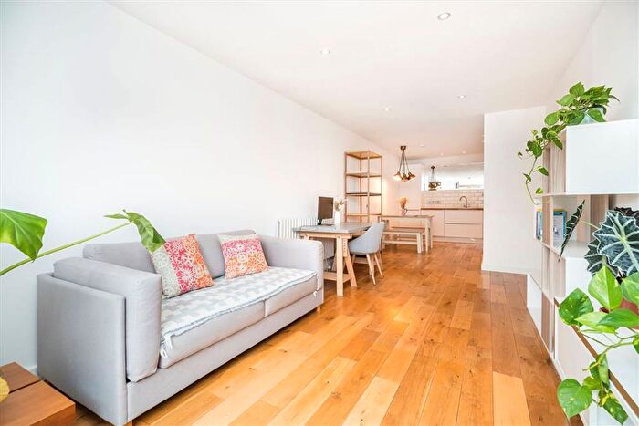 1 Bedroom Flat For Sale In Kingsland Road, Haggerston, E2