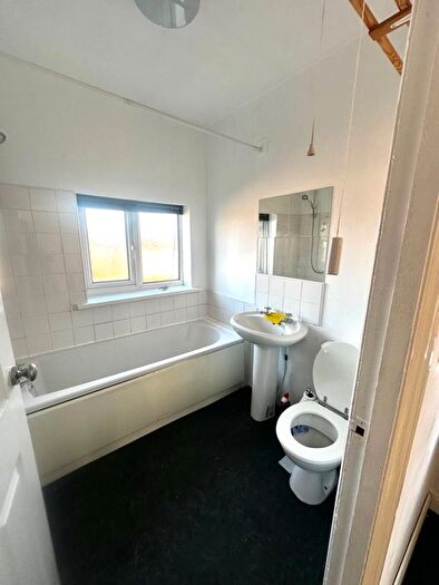 3 Bedroom Semi-Detached House To Rent In Honeywell Grove, Barnsley, S71