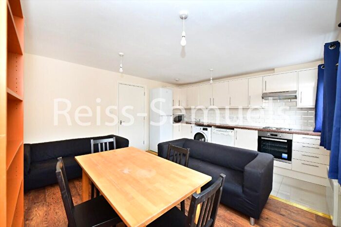 5 Bedroom Town House To Rent In Cyclops Mews, London, E14