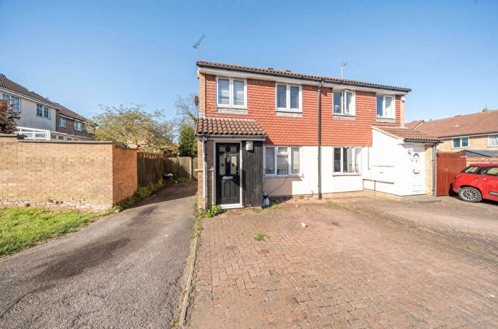 3 Bedroom Semi-Detached House For Sale In Coltsfoot Green, Luton, Bedfordshire, LU4