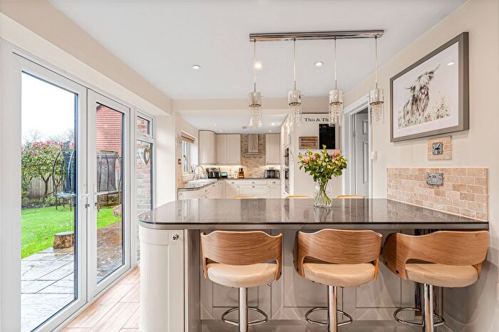 4 Bedroom Detached House For Sale In Willowdale Close, Stroud, Hampshire, GU32