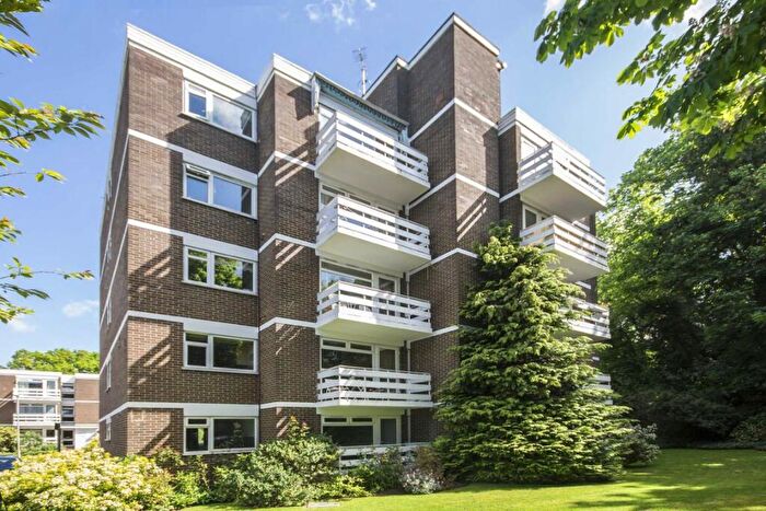 2 Bedroom Flat To Rent In Mountcombe Close, Surbiton, KT6