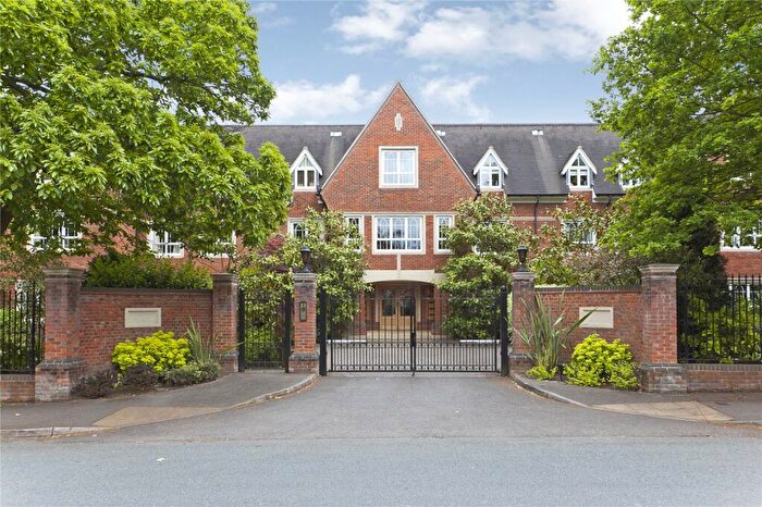 3 Bedroom Apartment To Rent In Ormonde Place, Old Avenue, Weybridge, Surrey, KT13