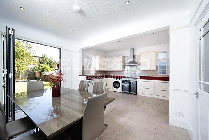 3 Bedroom Semi Detached House For Sale In Heming Road, Edgware, Middlesex, HA8