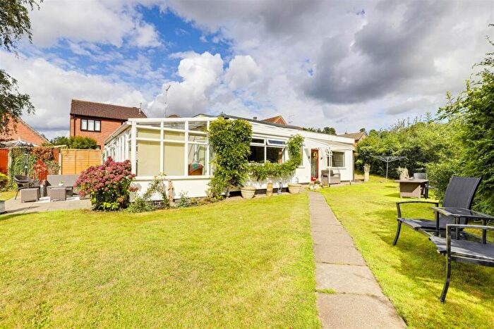2 Bedroom Detached Bungalow For Sale In Willow Lane, Gedling, Nottinghamshire, NG4