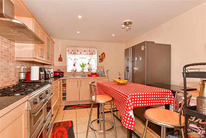 6 Bedroom Detached House For Sale In Trona Court, Sittingbourne, Kent, ME10