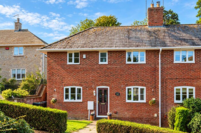 3 Bedroom Semi-Detached House For Sale In Deenethorpe, East Northamptonshire, NN17