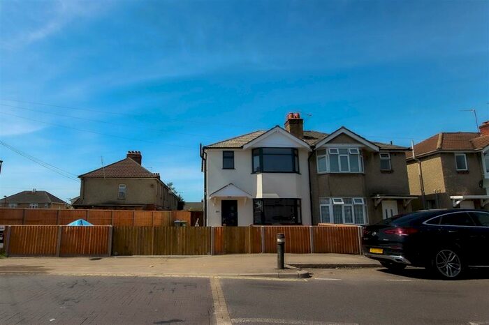 3 Bedroom Semi-Detached House To Rent In Warren Avenue, Southampton, SO16