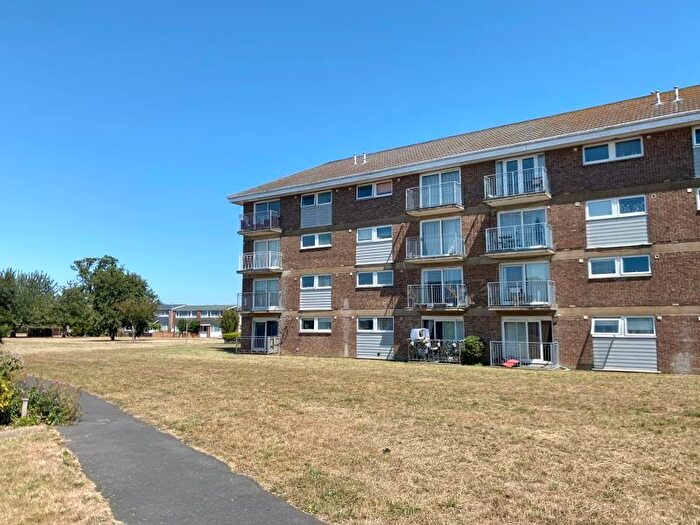 2 Bedroom Flat To Rent In The Green, Cowes, PO31