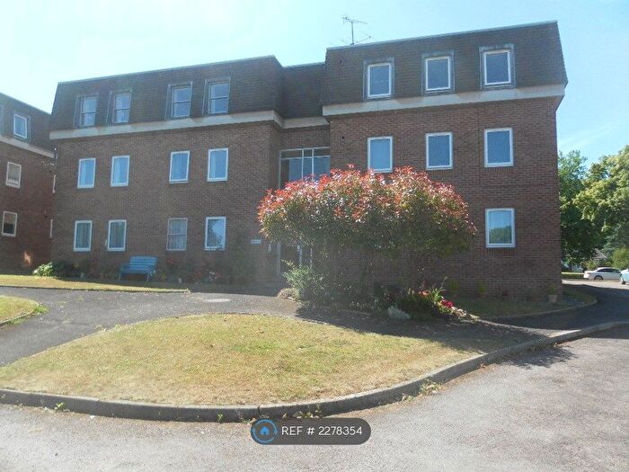 2 Bedroom Flat To Rent In St. Andrews Road, Malvern, WR14
