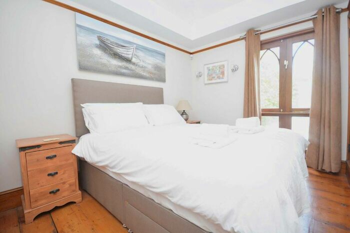 2 Bedroom Detached House For Sale In Montefiore Avenue, Ramsgate, Kent, CT11