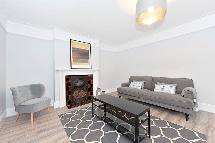 2 Bedroom Flat To Rent In Hurlingham Mansions, New Kings Road, Fulham, London, SW6