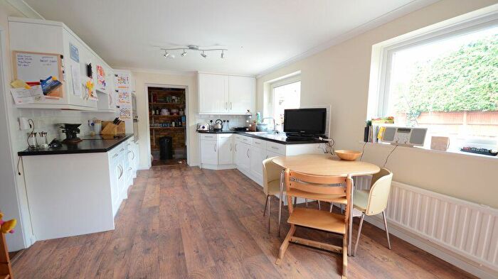 3 Bedroom Link Detached House To Rent In St. Peters Close, Burnham, SL1