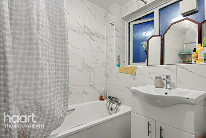 2 Bedroom Apartment For Sale In Chipstead Avenue, Thornton Heath, CR7