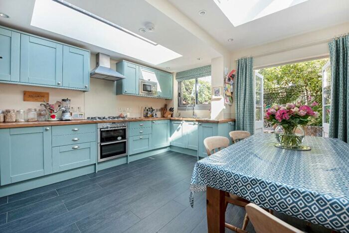 2 Bedroom Terraced House To Rent In St Marys Gardens, SE11