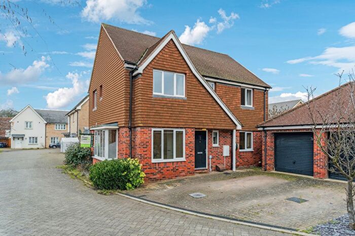 4 Bedroom Detached House For Sale In Wood Ridge Crescent, St Neots, PE19
