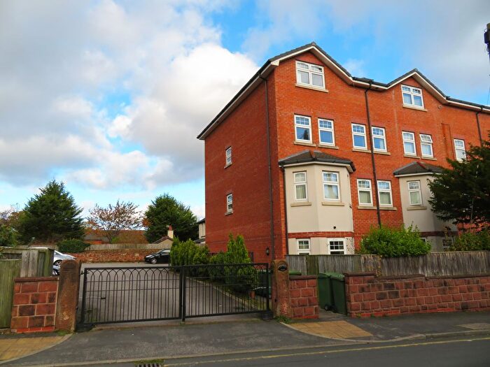2 Bedroom Flat To Rent In Yew Tree Court, Pye Road, Wirral, CH60
