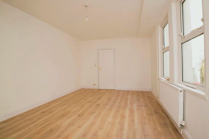 2 Bedroom Apartment To Rent In Connaught Road, Roath, CF24